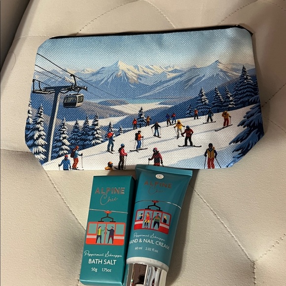 NWT NEVE ST ANTON WEEKENDER Incredible Bag! Ski Theme Extras - Picture 6 of 16